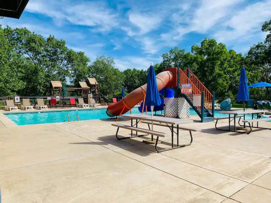 The Lake Fish-Amazing Views-Sleeps 24-Indoor-Outdoor Pools Branson Exterior foto